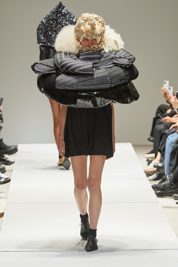 مجموعة Comme des Garçons لموسم ربيع وصيف 2023