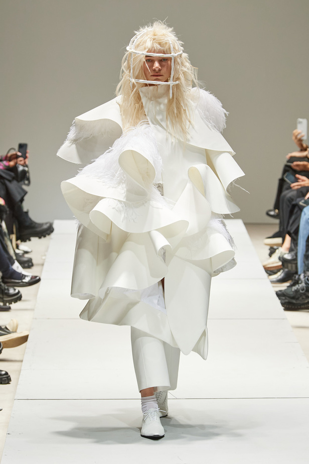 مجموعة Comme des Garçons لموسم ربيع وصيف 2023