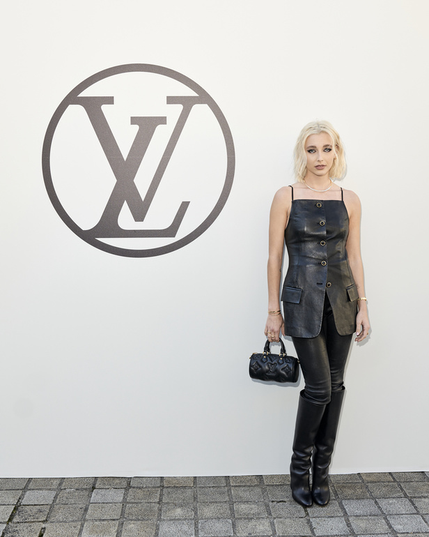 مجموعة Louis Vuitton  لربيع وصيف 2023.. تصاميم مبتكرة وأناقة الجلد