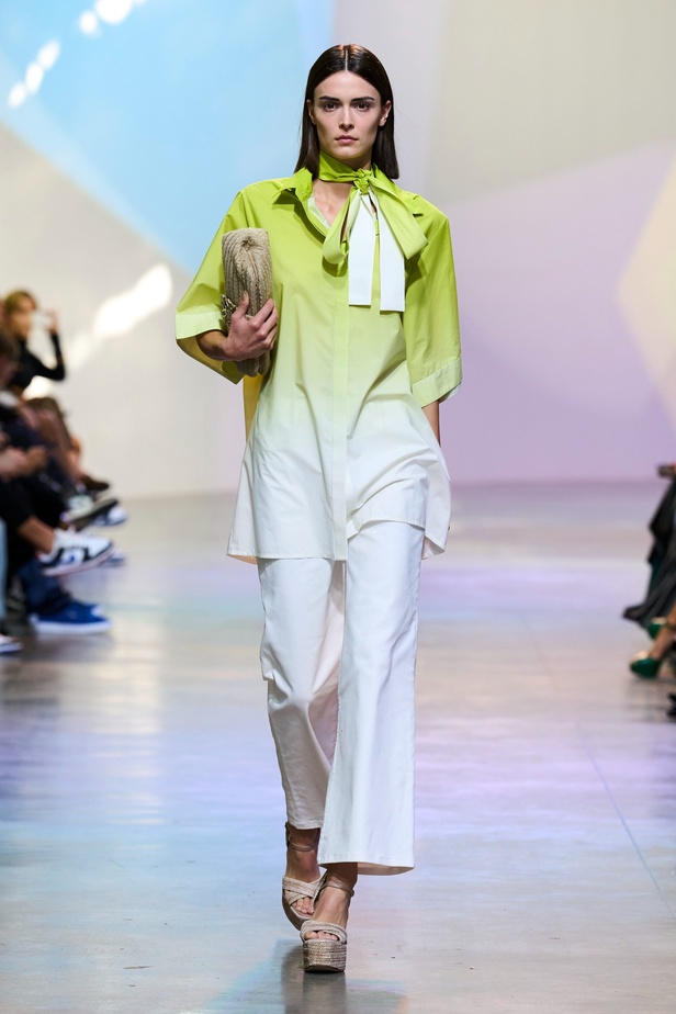 مجموعة Elie Saab لربيع وصيف 2023 تحاكي المرأة المعتدّة بخياراتها والفارضة لأنوثتها