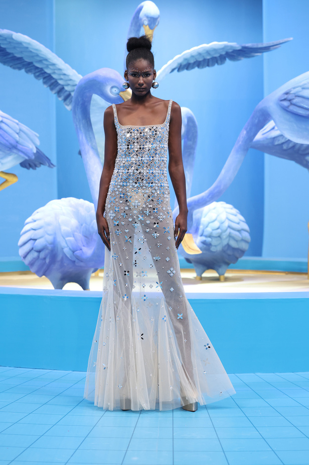 مجموعة جورج حبيقة لربيع وصيف 2023 من وحي طائر الفلامينغو