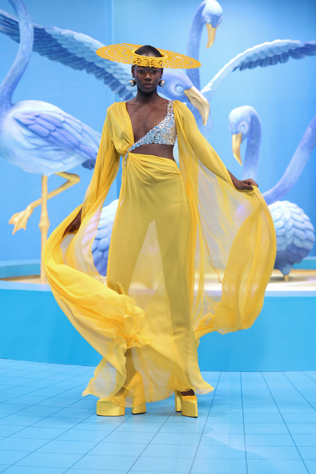 مجموعة جورج حبيقة لربيع وصيف 2023 من وحي طائر الفلامينغو