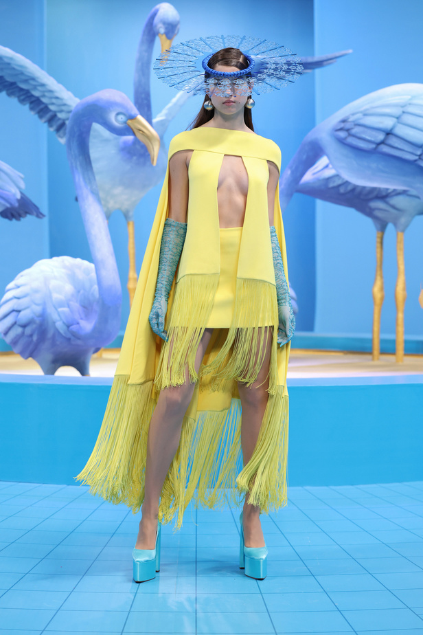 مجموعة جورج حبيقة لربيع وصيف 2023 من وحي طائر الفلامينغو