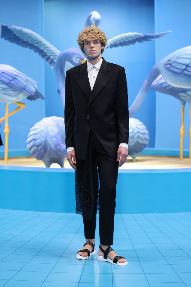 مجموعة جورج حبيقة لربيع وصيف 2023 من وحي طائر الفلامينغو