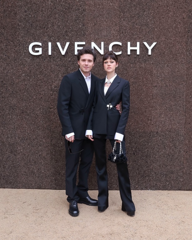 عرض أزياء Givenchy لربيع وصيف 2022 يحيي موضة التصاميم الكاجوال والشبابية