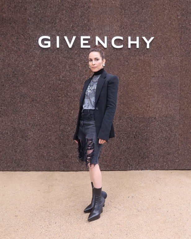 عرض أزياء Givenchy لربيع وصيف 2022 يحيي موضة التصاميم الكاجوال والشبابية