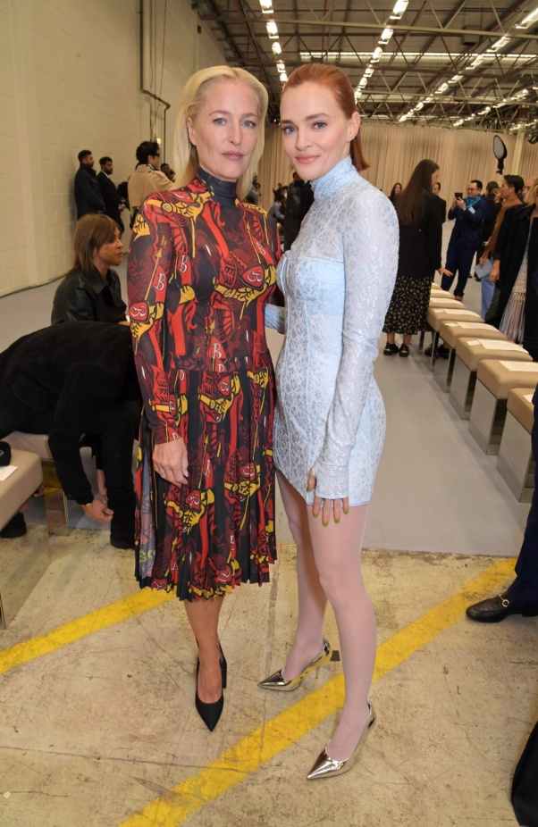 مجموعة Burberry لربيع 2023 أناقة صيفية بلمسة بريطانية 