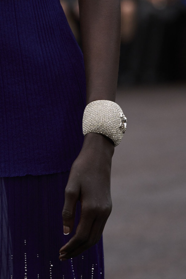 عرض أزياء Givenchy لربيع وصيف 2022 يحيي موضة التصاميم الكاجوال والشبابية