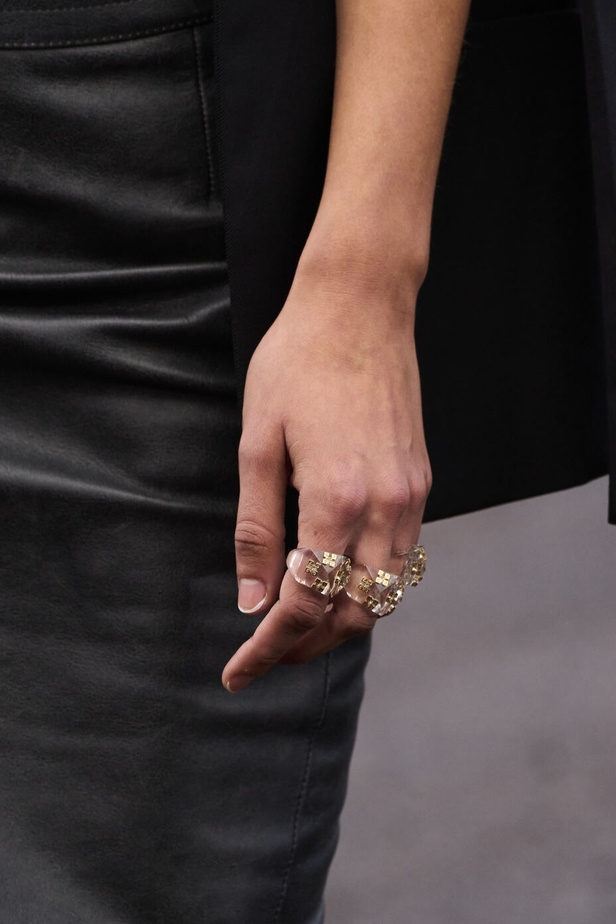 عرض أزياء Givenchy لربيع وصيف 2022 يحيي موضة التصاميم الكاجوال والشبابية