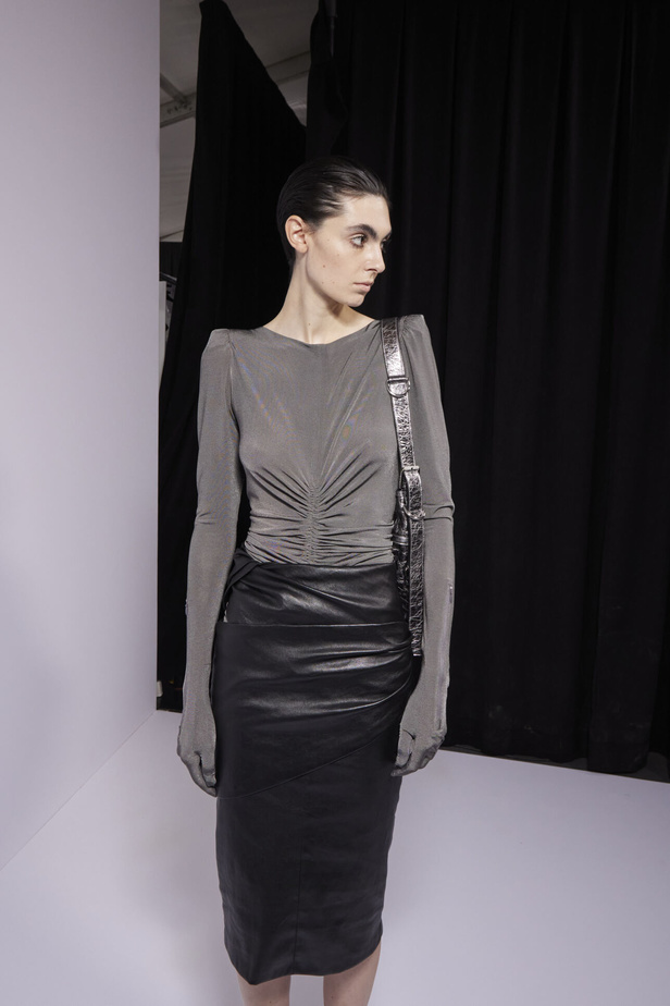 عرض أزياء Givenchy لربيع وصيف 2022 يحيي موضة التصاميم الكاجوال والشبابية