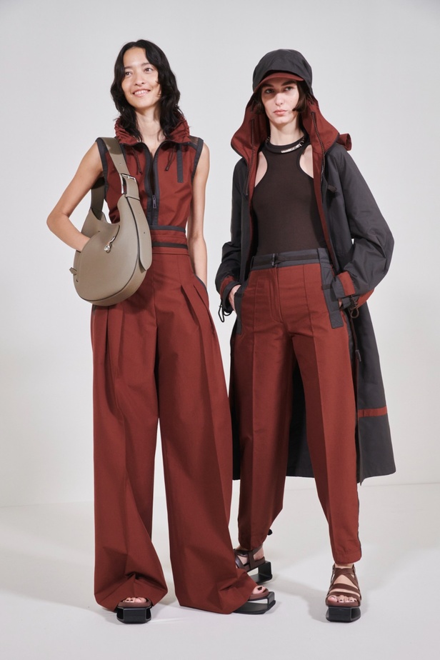 مجموعة Hermès لربيع 2023 تستحضر كثبان الصحراء في وسط باريس 