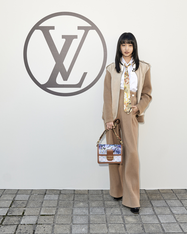 مجموعة Louis Vuitton  لربيع وصيف 2023.. تصاميم مبتكرة وأناقة الجلد