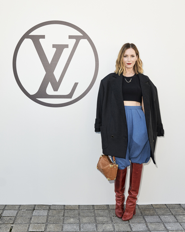 مجموعة Louis Vuitton  لربيع وصيف 2023.. تصاميم مبتكرة وأناقة الجلد