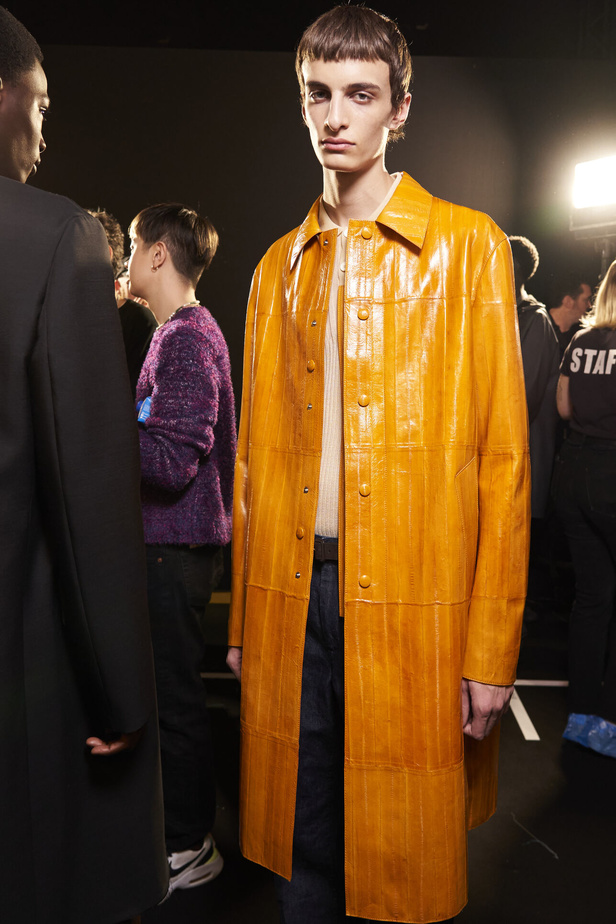 عرض أزياء Lanvin لربيع وصيف 2023.. صيحات كلاسيكية وقطع شفافة