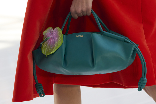 مجموعة Loewe لموسم ربيع وصيف 2023