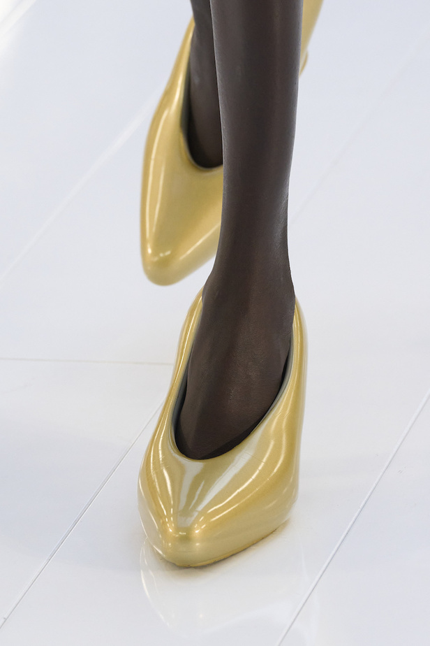 مجموعة Loewe لموسم ربيع وصيف 2023