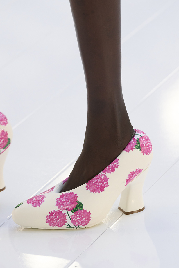 مجموعة Loewe لموسم ربيع وصيف 2023