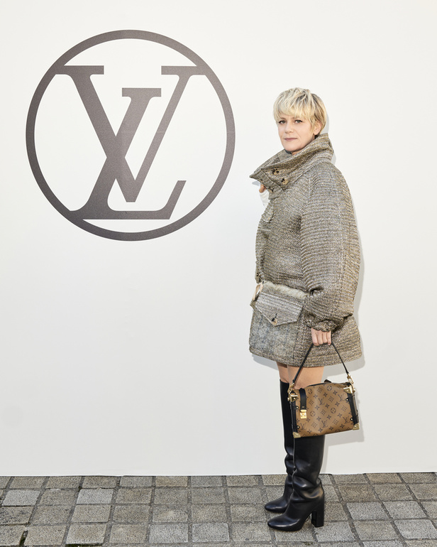 مجموعة Louis Vuitton  لربيع وصيف 2023.. تصاميم مبتكرة وأناقة الجلد