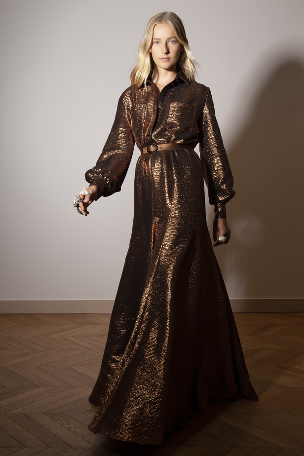 الستان والترتر الخفيف عنوان مجموعة Alexis Mabille للربيع وصيف 2023