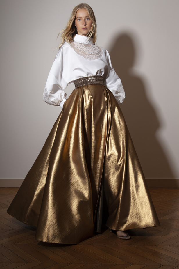 الستان والترتر الخفيف عنوان مجموعة Alexis Mabille للربيع وصيف 2023