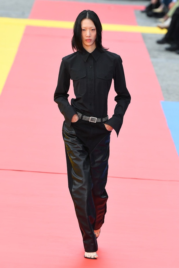 مجموعة Stella McCartney لربيع 2023 مستدامة بنسبة 87% و100% عصرية