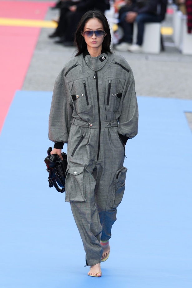 مجموعة Stella McCartney لربيع 2023 مستدامة بنسبة 87% و100% عصرية