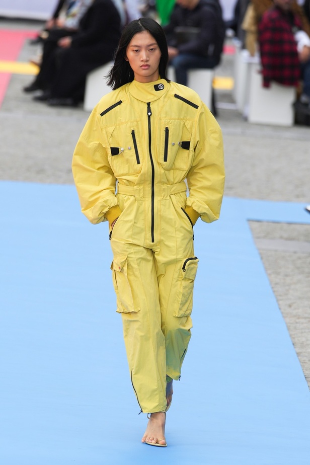 مجموعة Stella McCartney لربيع 2023 مستدامة بنسبة 87% و100% عصرية