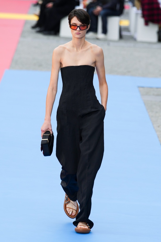 مجموعة Stella McCartney لربيع 2023 مستدامة بنسبة 87% و100% عصرية