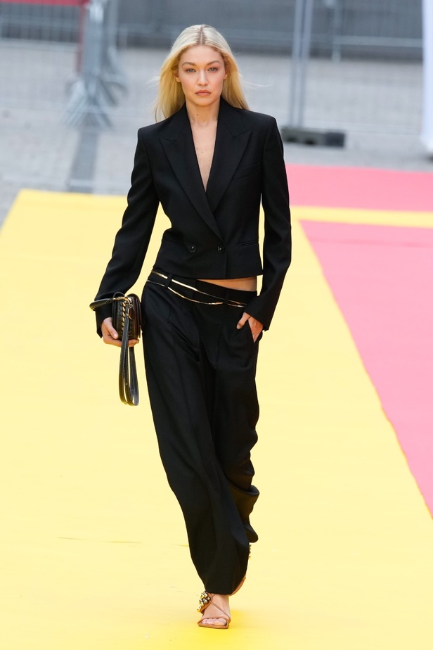 مجموعة Stella McCartney لربيع 2023 مستدامة بنسبة 87% و100% عصرية