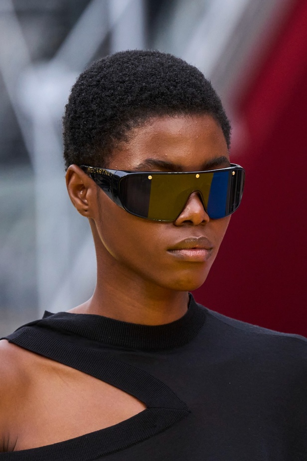 مجموعة Stella McCartney لربيع 2023 مستدامة بنسبة 87% و100% عصرية