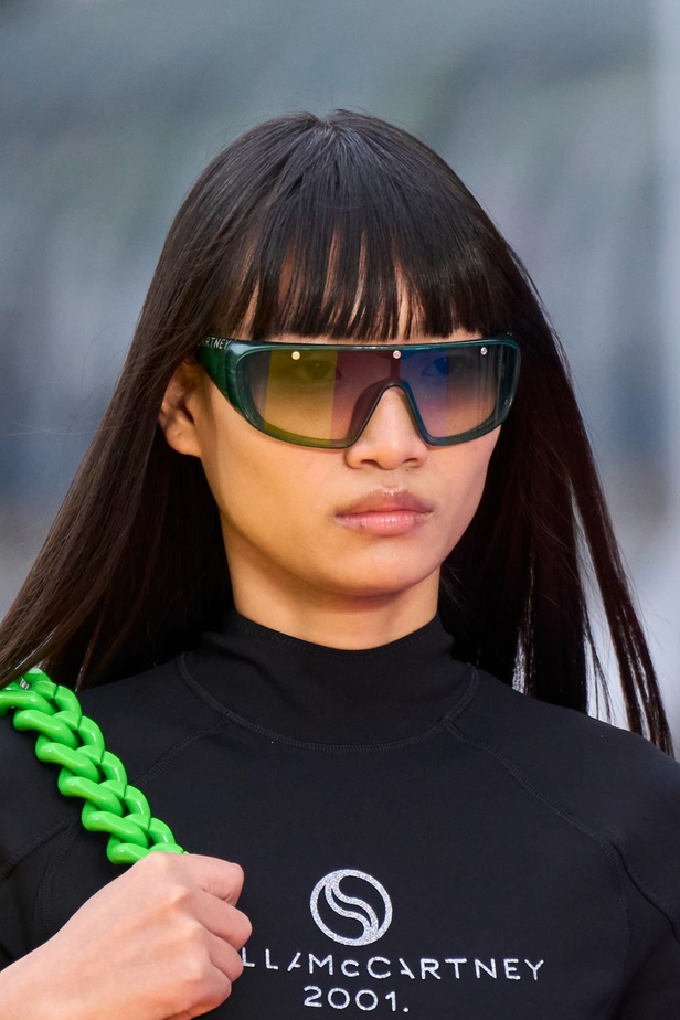 مجموعة Stella McCartney لربيع 2023 مستدامة بنسبة 87% و100% عصرية