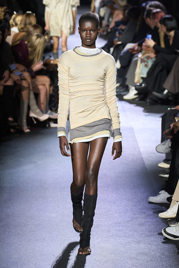 مجموعة ميو ميو لموسم ربيع وصيف 2023