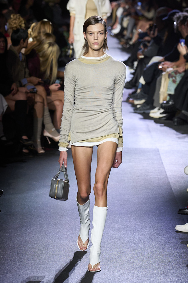 مجموعة ميو ميو لموسم ربيع وصيف 2023