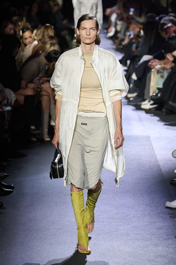 مجموعة ميو ميو لموسم ربيع وصيف 2023