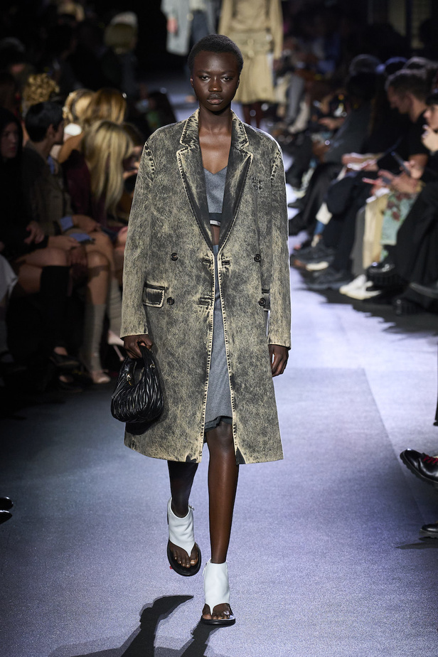 مجموعة ميو ميو لموسم ربيع وصيف 2023