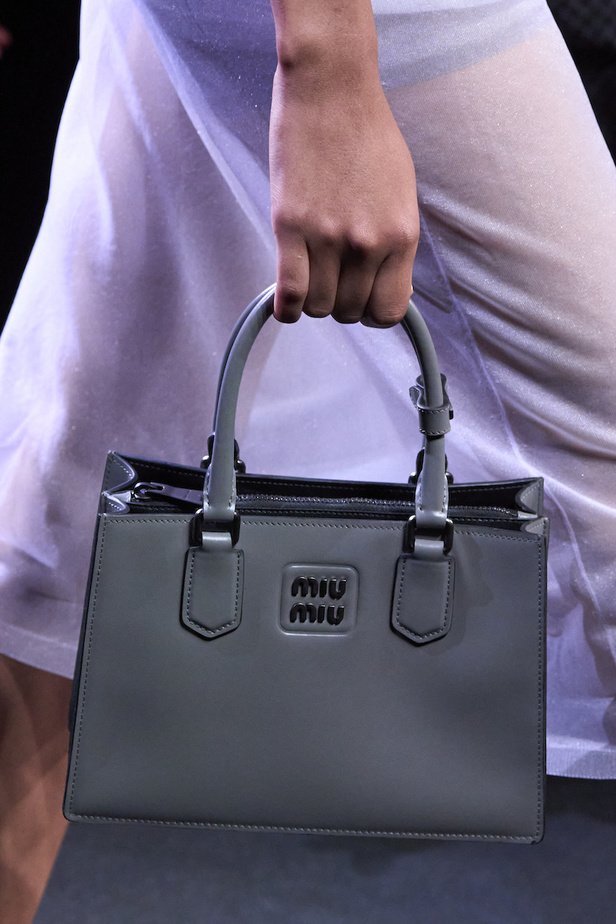 مجموعة ميو ميو لموسم ربيع وصيف 2023