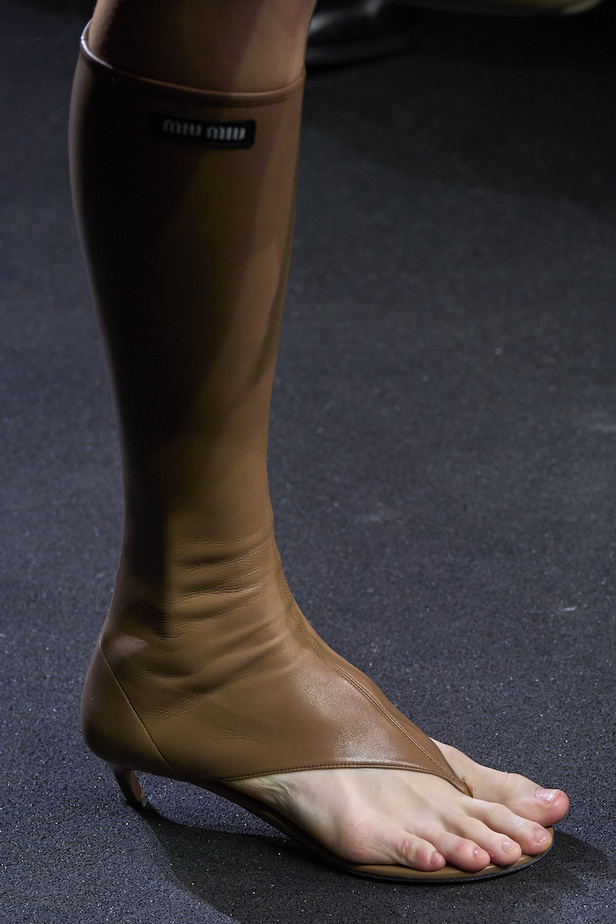 مجموعة ميو ميو لموسم ربيع وصيف 2023