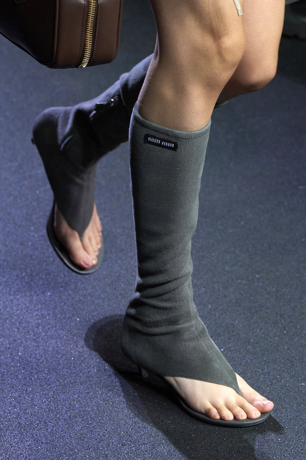 مجموعة ميو ميو لموسم ربيع وصيف 2023