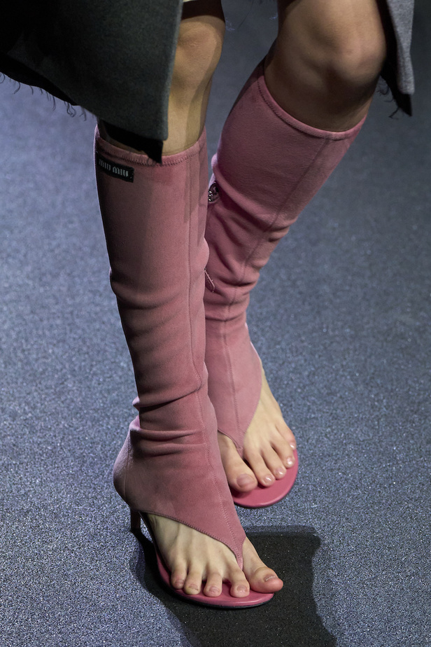 مجموعة ميو ميو لموسم ربيع وصيف 2023