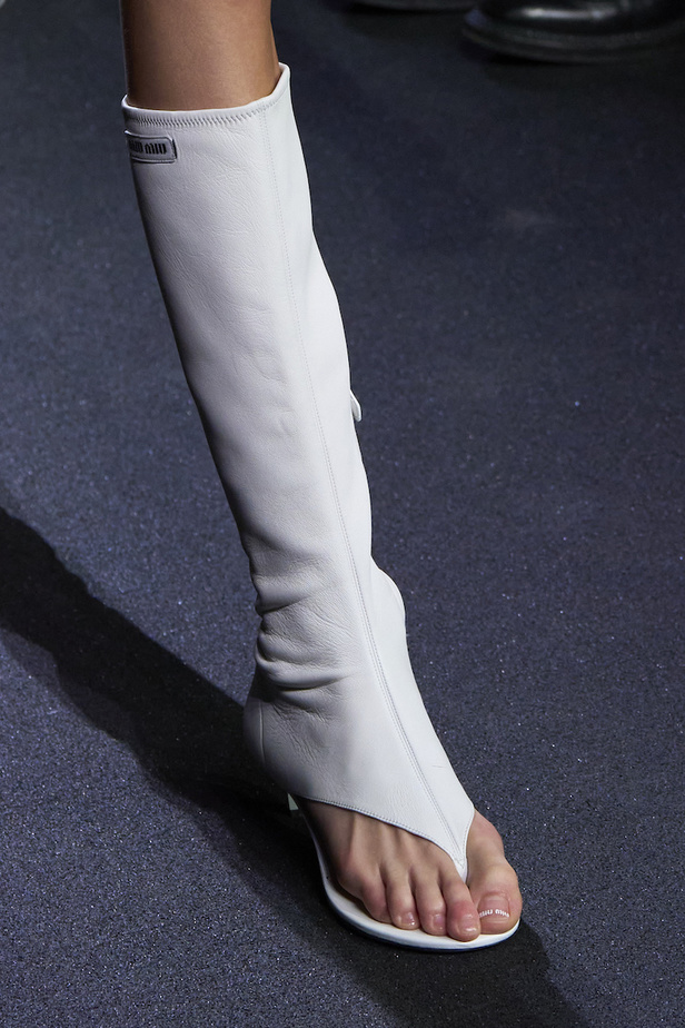 مجموعة ميو ميو لموسم ربيع وصيف 2023