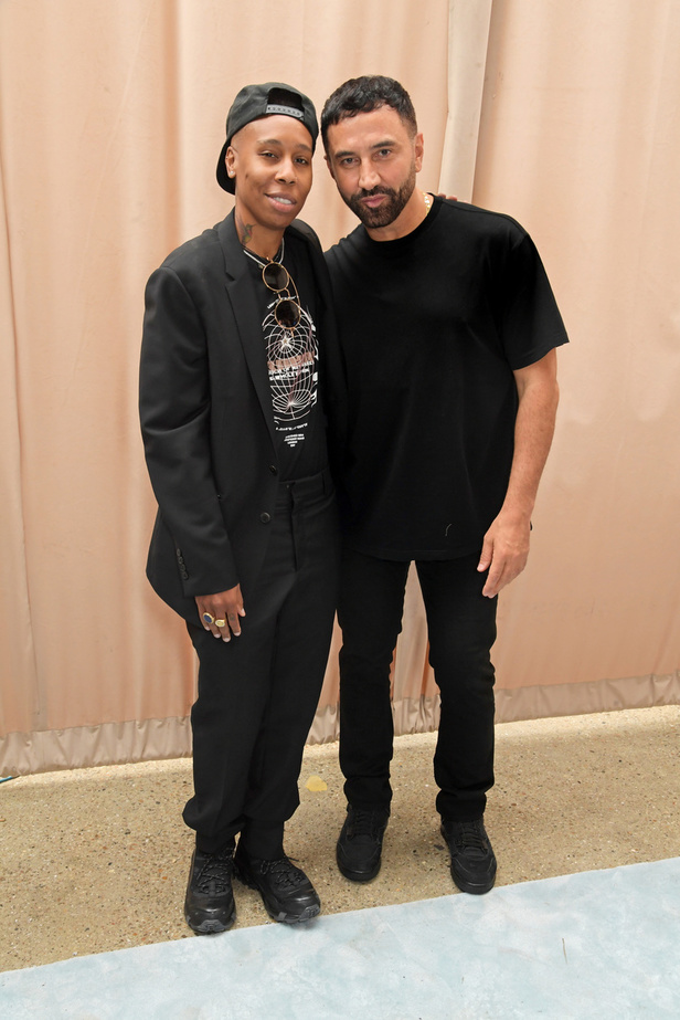 مجموعة Burberry لربيع 2023 أناقة صيفية بلمسة بريطانية 