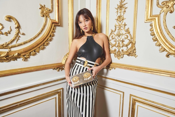 للمرأة الفريدة.. مجموعة Schiaparelli بتفاصيلها الصارخة لربيع وصيف 2023