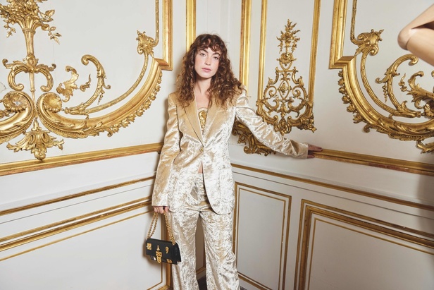 للمرأة الفريدة.. مجموعة Schiaparelli بتفاصيلها الصارخة لربيع وصيف 2023