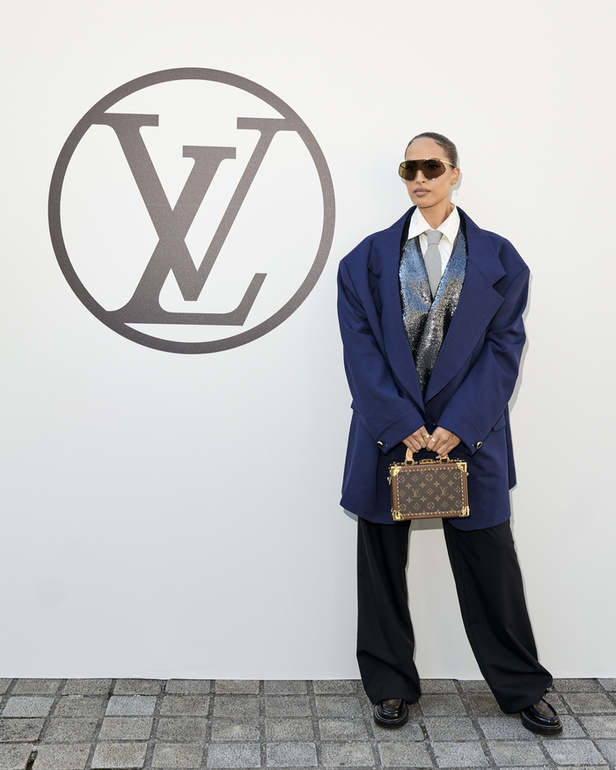 مجموعة Louis Vuitton  لربيع وصيف 2023.. تصاميم مبتكرة وأناقة الجلد