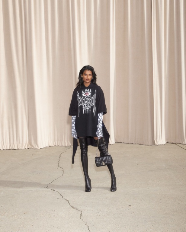 مجموعة Burberry لربيع 2023 أناقة صيفية بلمسة بريطانية 