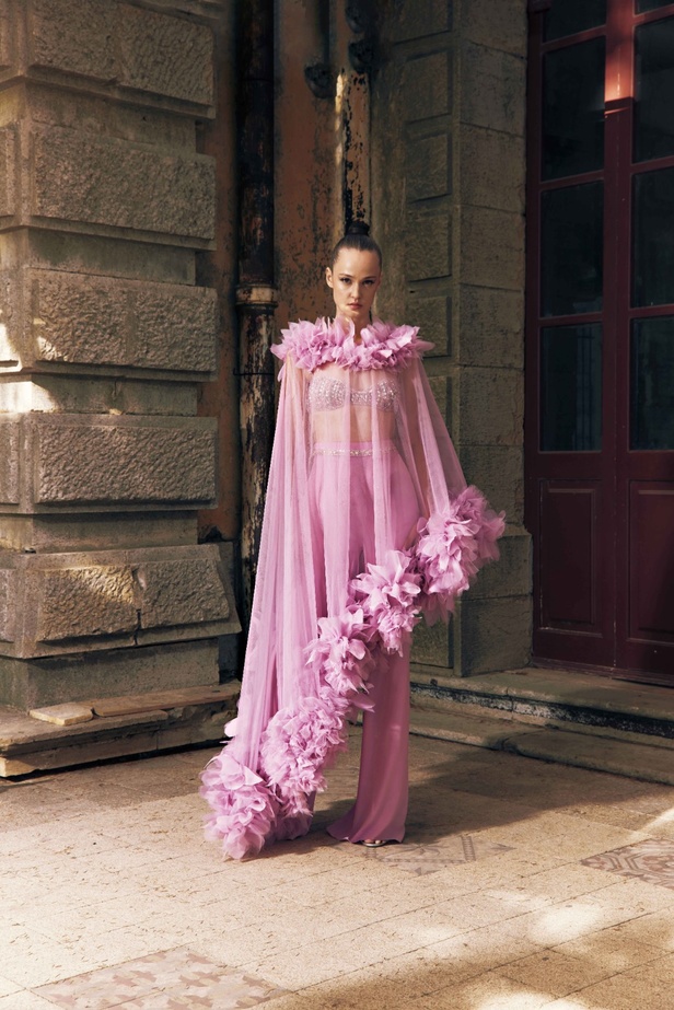 مجموعة Tony Ward لربيع 2023 انفجار ألوان استثنائية 