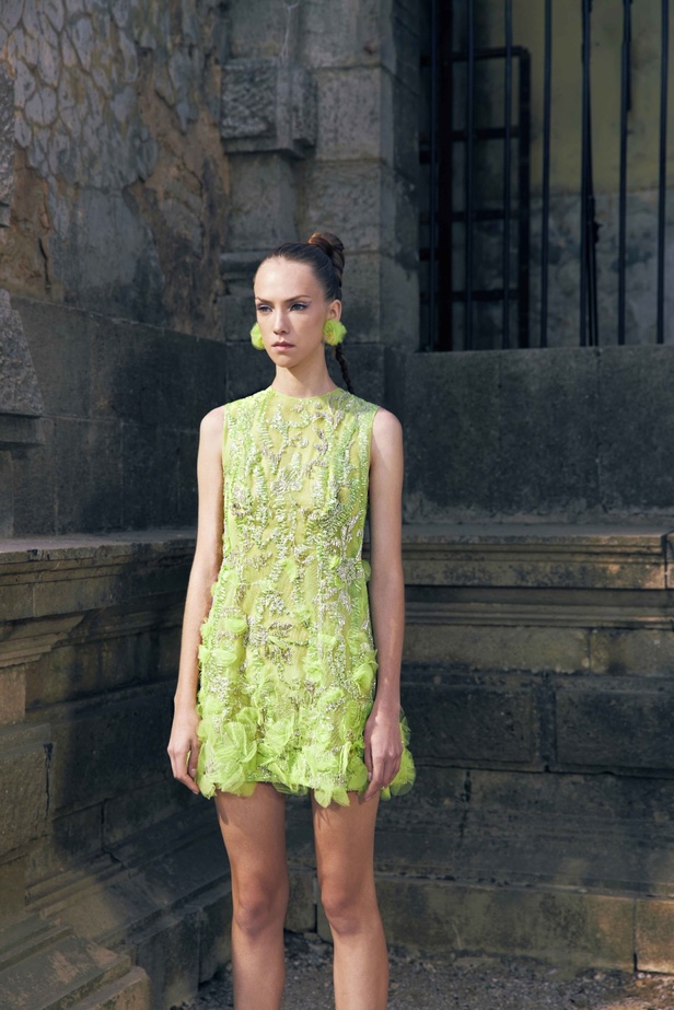 مجموعة Tony Ward لربيع 2023 انفجار ألوان استثنائية 