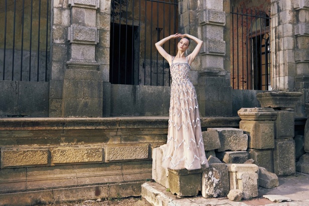 مجموعة Tony Ward لربيع 2023 انفجار ألوان استثنائية 