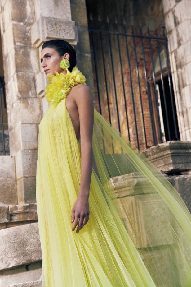 مجموعة Tony Ward لربيع 2023 انفجار ألوان استثنائية 