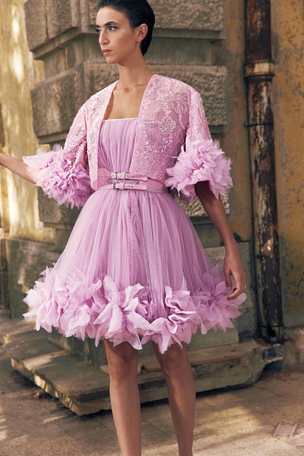 مجموعة Tony Ward لربيع 2023 انفجار ألوان استثنائية 